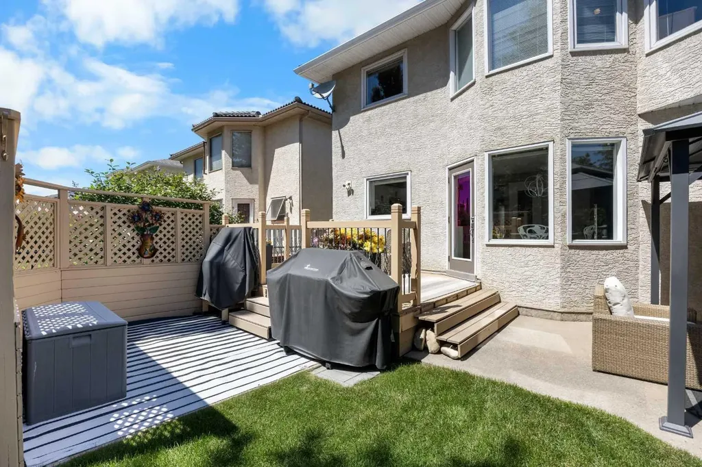 43 Hampstead Close NW Calgary AB T3A 5J3
