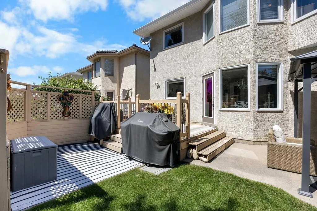 43 Hampstead Close NW Calgary AB T3A 5J3