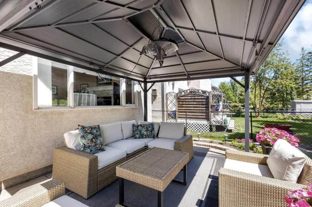 43 Hampstead Close NW Calgary AB T3A 5J3