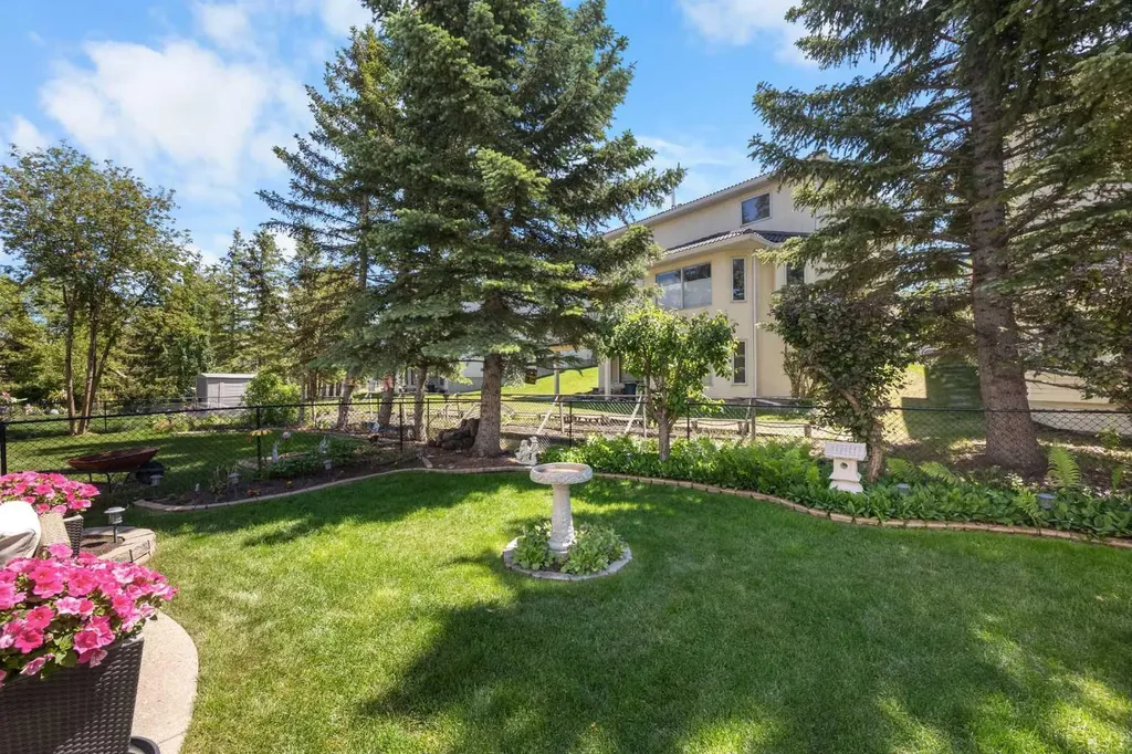 43 Hampstead Close NW Calgary AB T3A 5J3