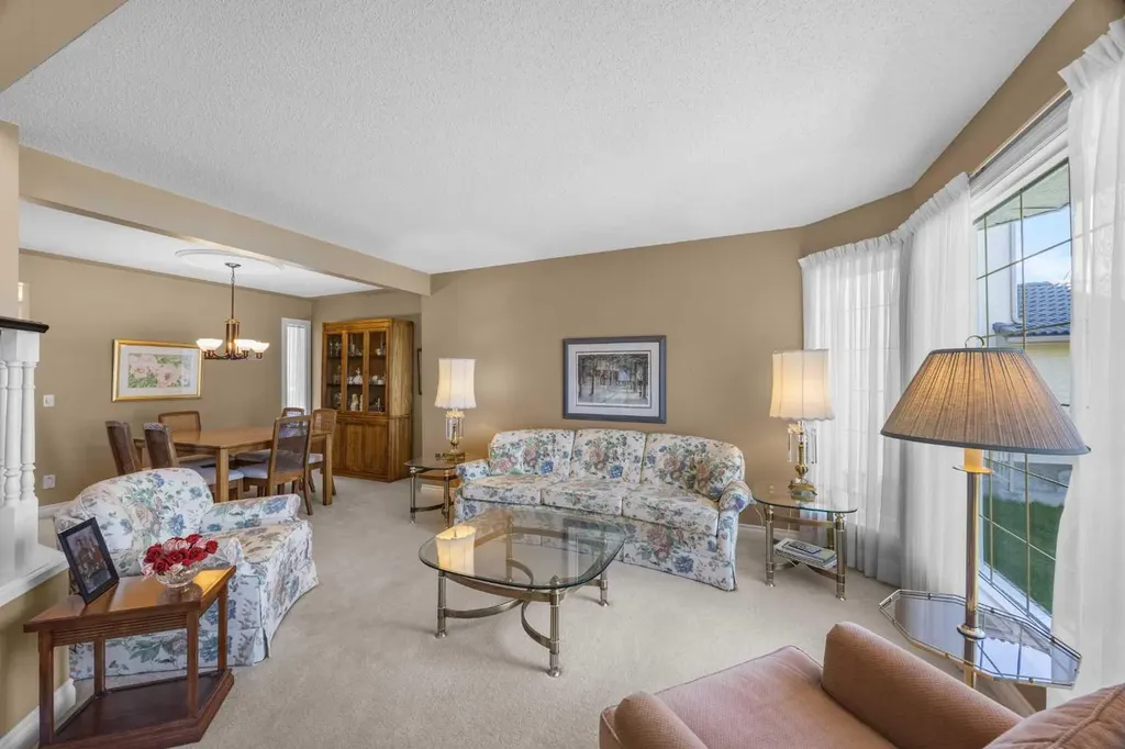 43 Hampstead Close NW Calgary AB T3A 5J3