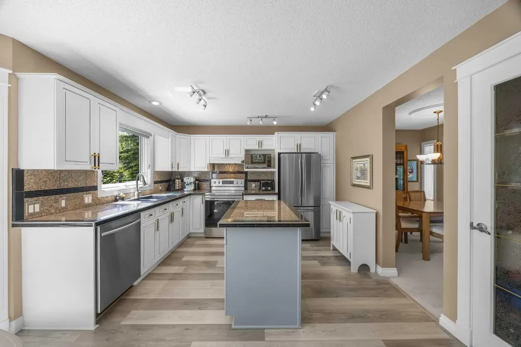 43 Hampstead Close NW Calgary AB T3A 5J3