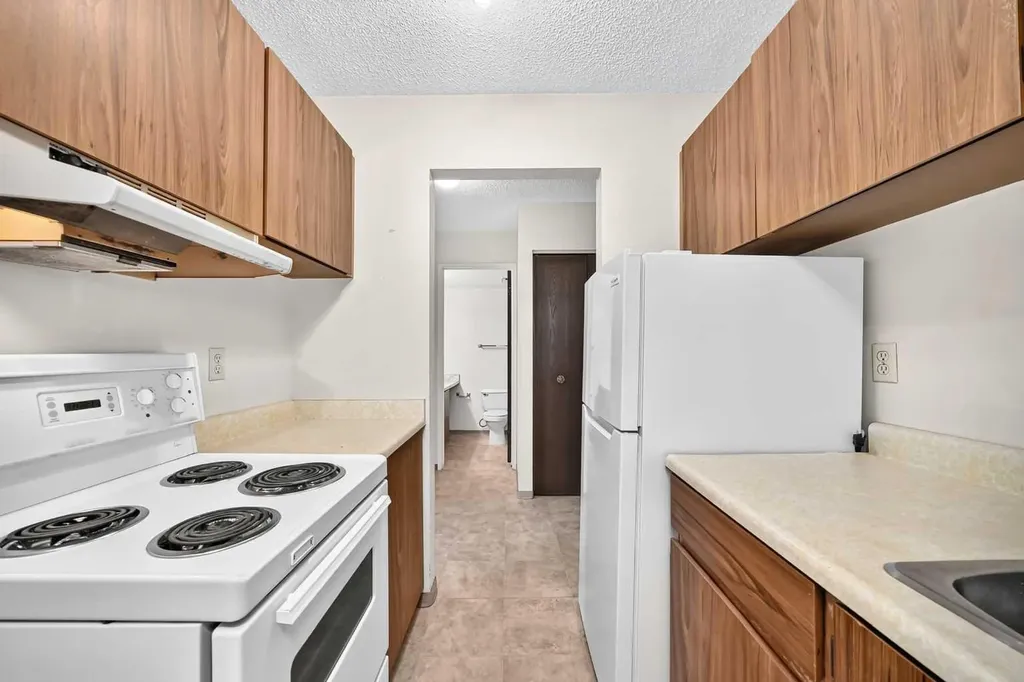 1829 11 Avenue SW Calgary AB T3C 0N2