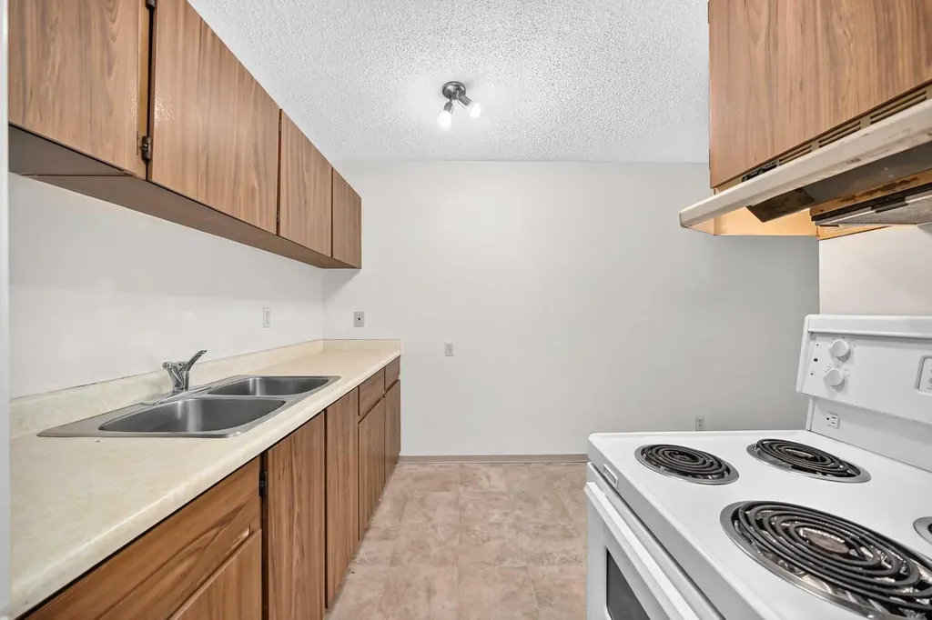 1829 11 Avenue SW Calgary AB T3C 0N2