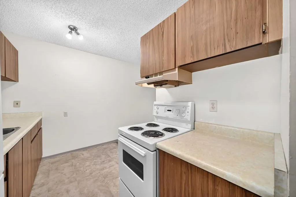 1829 11 Avenue SW Calgary AB T3C 0N2