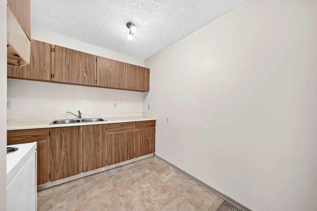 1829 11 Avenue SW Calgary AB T3C 0N2