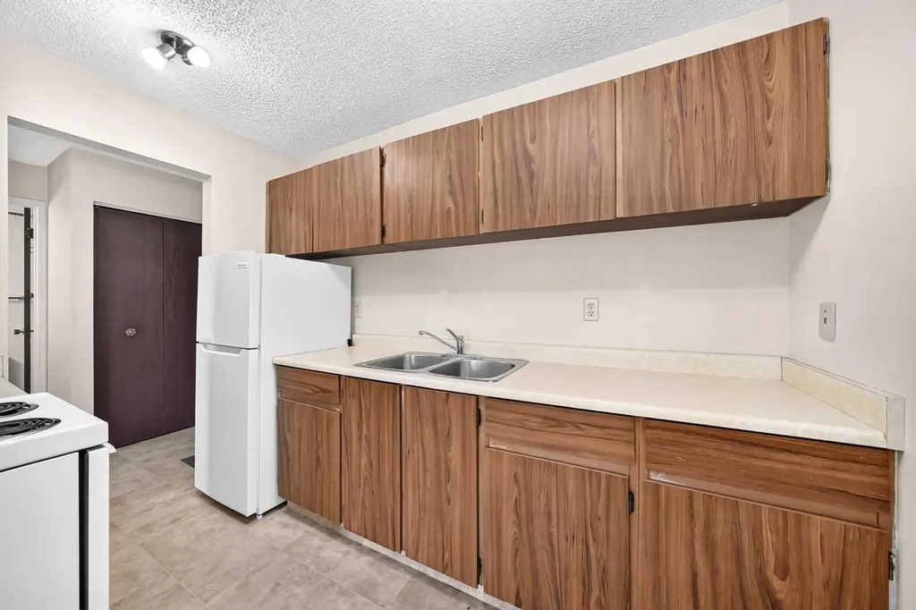 1829 11 Avenue SW Calgary AB T3C 0N2