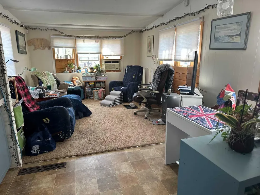 1190 15 Avenue Didsbury AB T0M 0W0