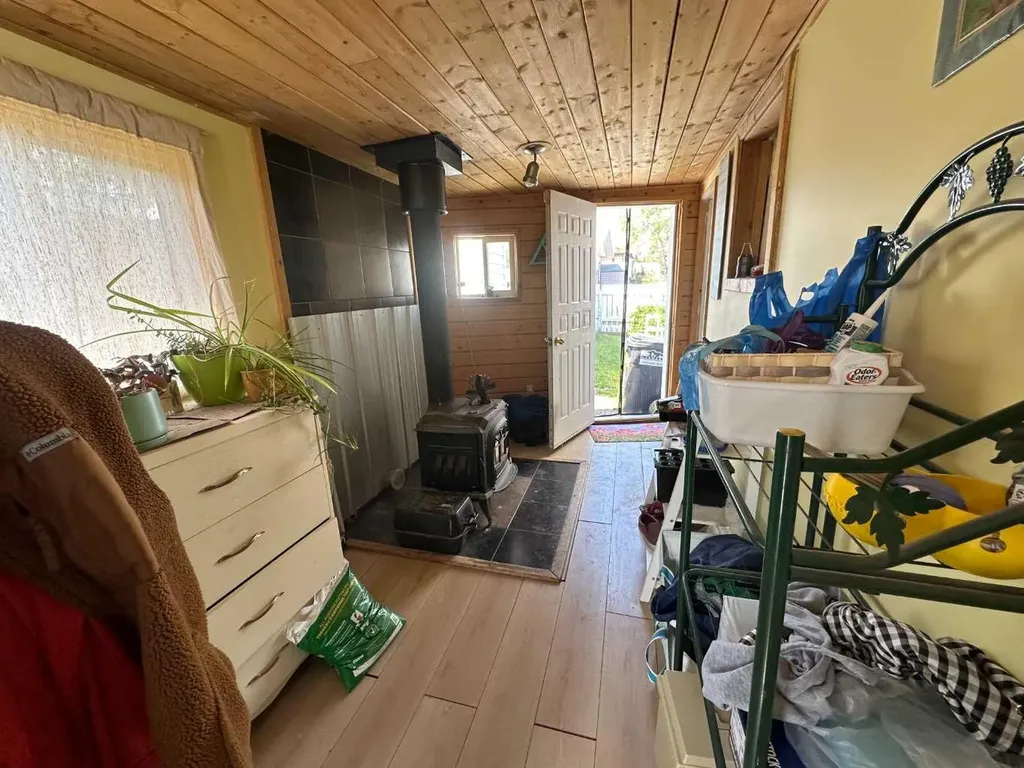 1190 15 Avenue Didsbury AB T0M 0W0