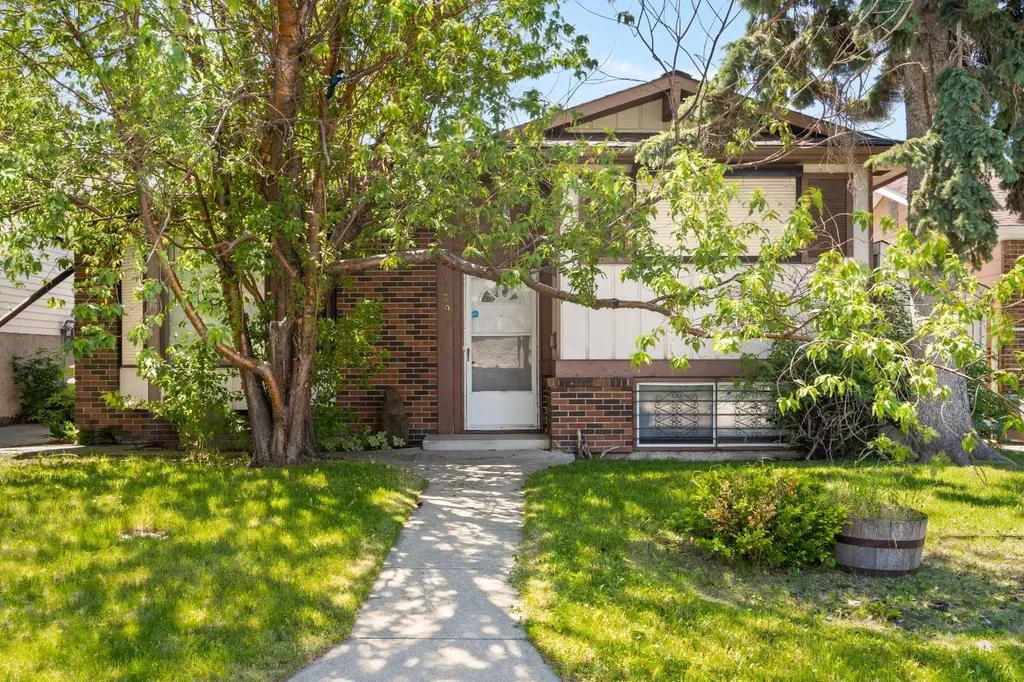 4739 Rundlewood Road NE Calgary AB T1Y 2N7