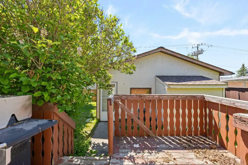 4739 Rundlewood Road NE Calgary AB T1Y 2N7