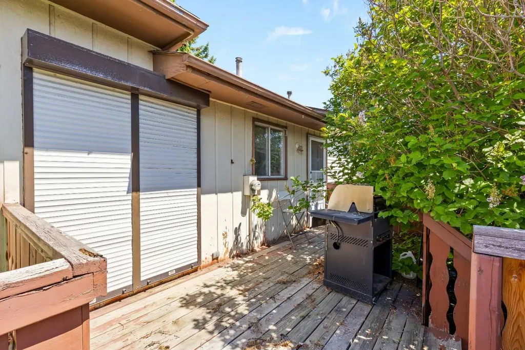 4739 Rundlewood Road NE Calgary AB T1Y 2N7