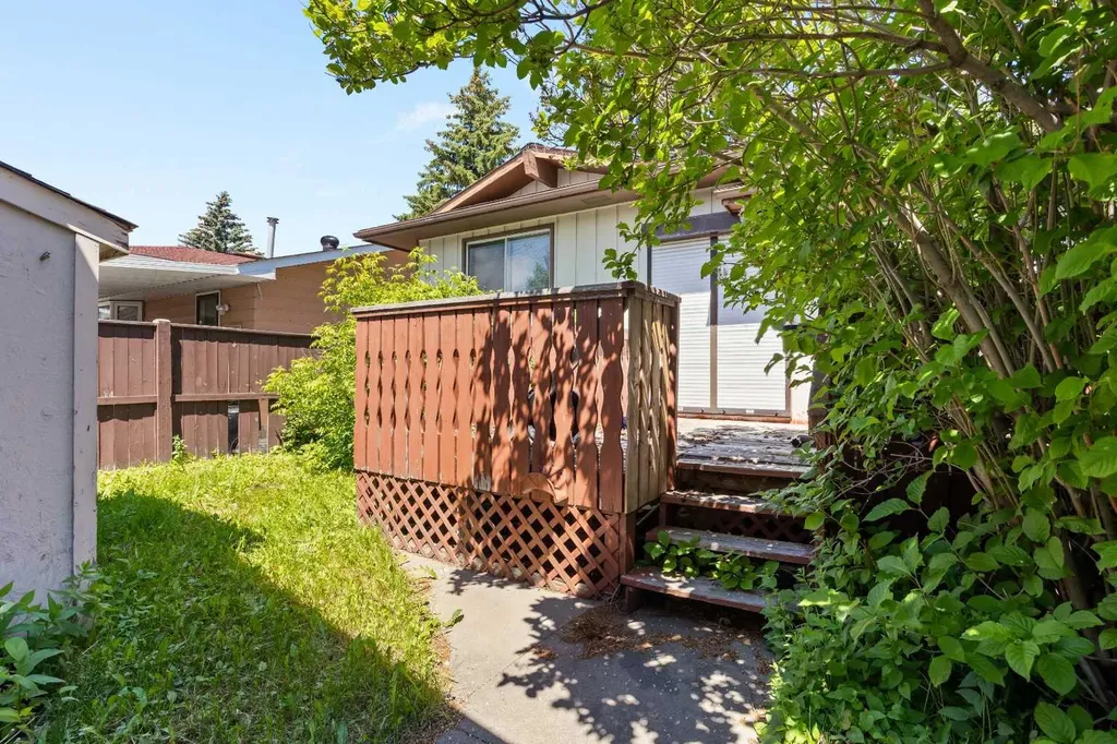 4739 Rundlewood Road NE Calgary AB T1Y 2N7
