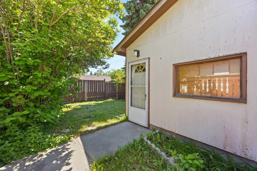 4739 Rundlewood Road NE Calgary AB T1Y 2N7