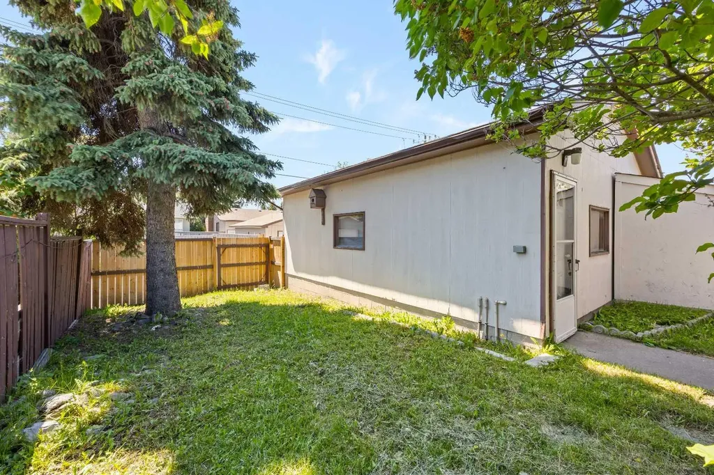 4739 Rundlewood Road NE Calgary AB T1Y 2N7