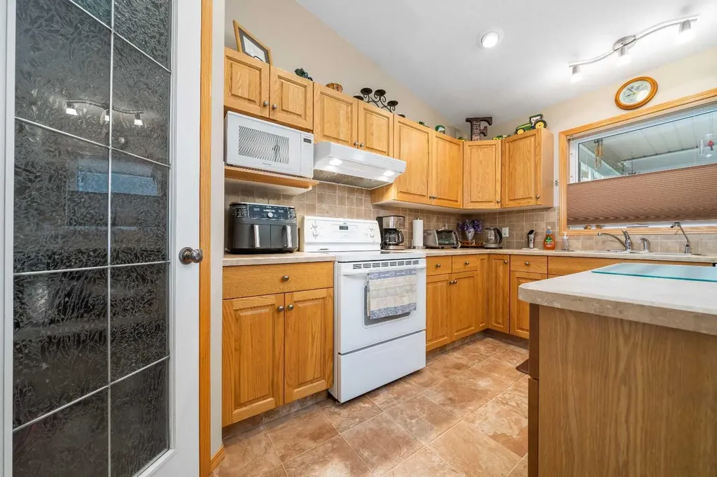 60 Sandstone Place Medicine Hat AB T1B 4R9
