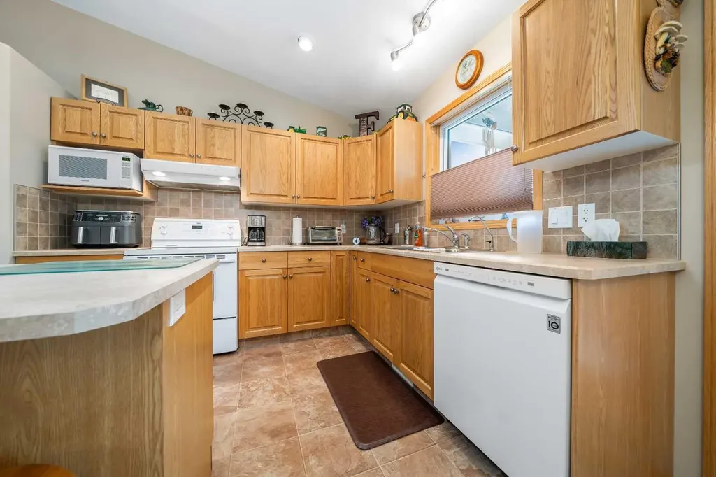 60 Sandstone Place Medicine Hat AB T1B 4R9
