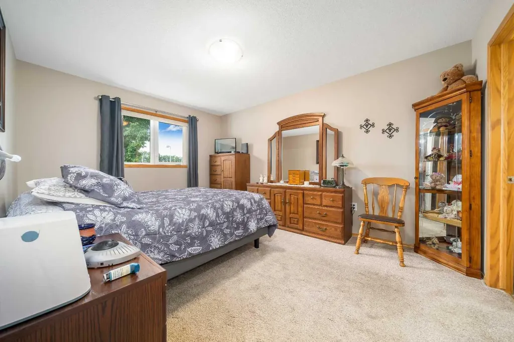60 Sandstone Place Medicine Hat AB T1B 4R9