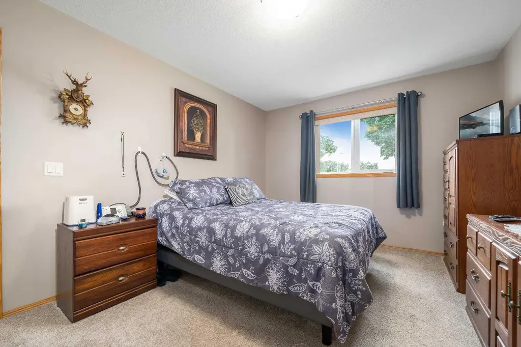 60 Sandstone Place Medicine Hat AB T1B 4R9