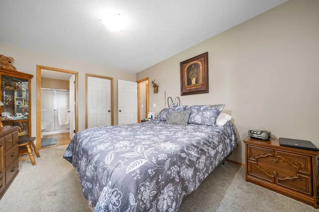 60 Sandstone Place Medicine Hat AB T1B 4R9