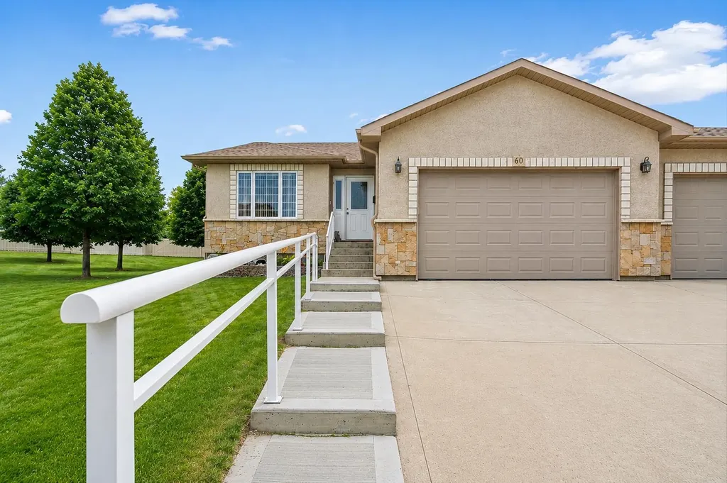 60 Sandstone Place Medicine Hat AB T1B 4R9