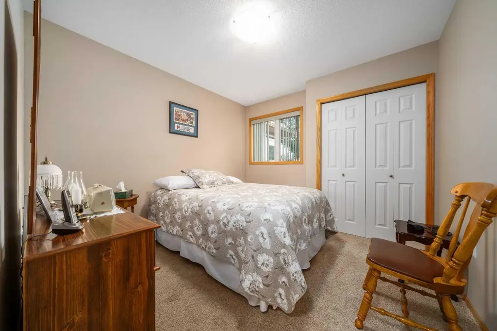 60 Sandstone Place Medicine Hat AB T1B 4R9