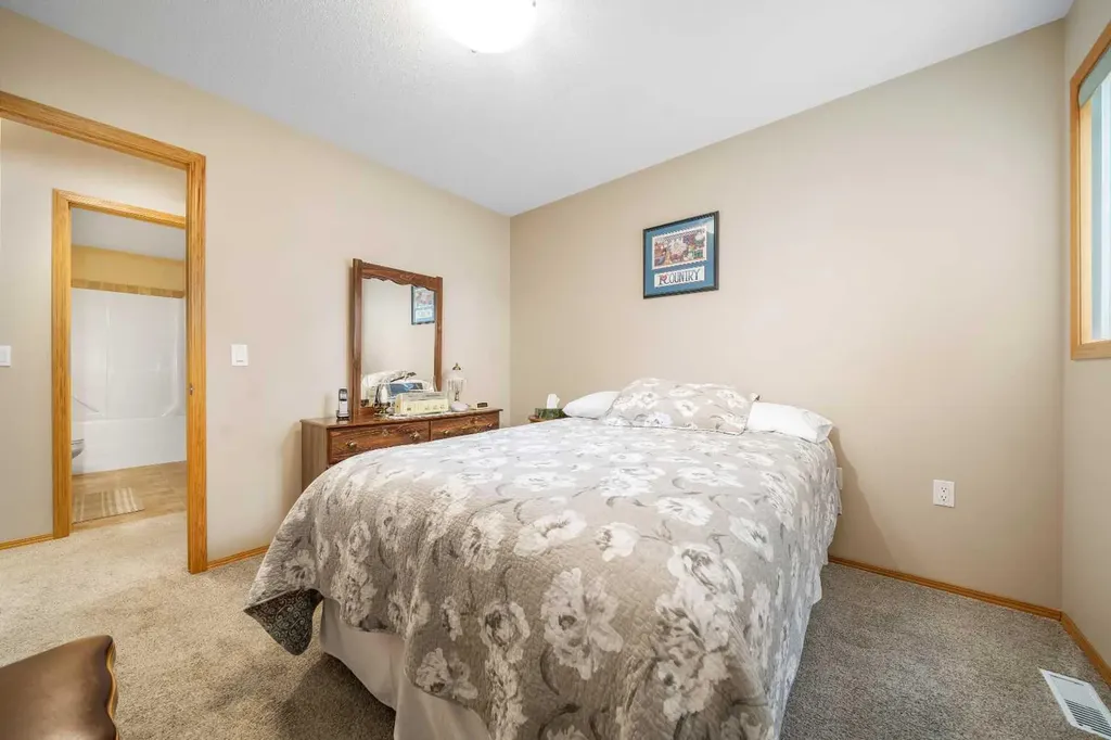 60 Sandstone Place Medicine Hat AB T1B 4R9