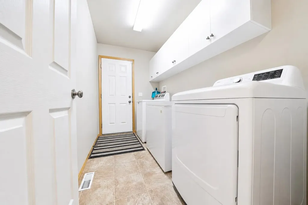 60 Sandstone Place Medicine Hat AB T1B 4R9