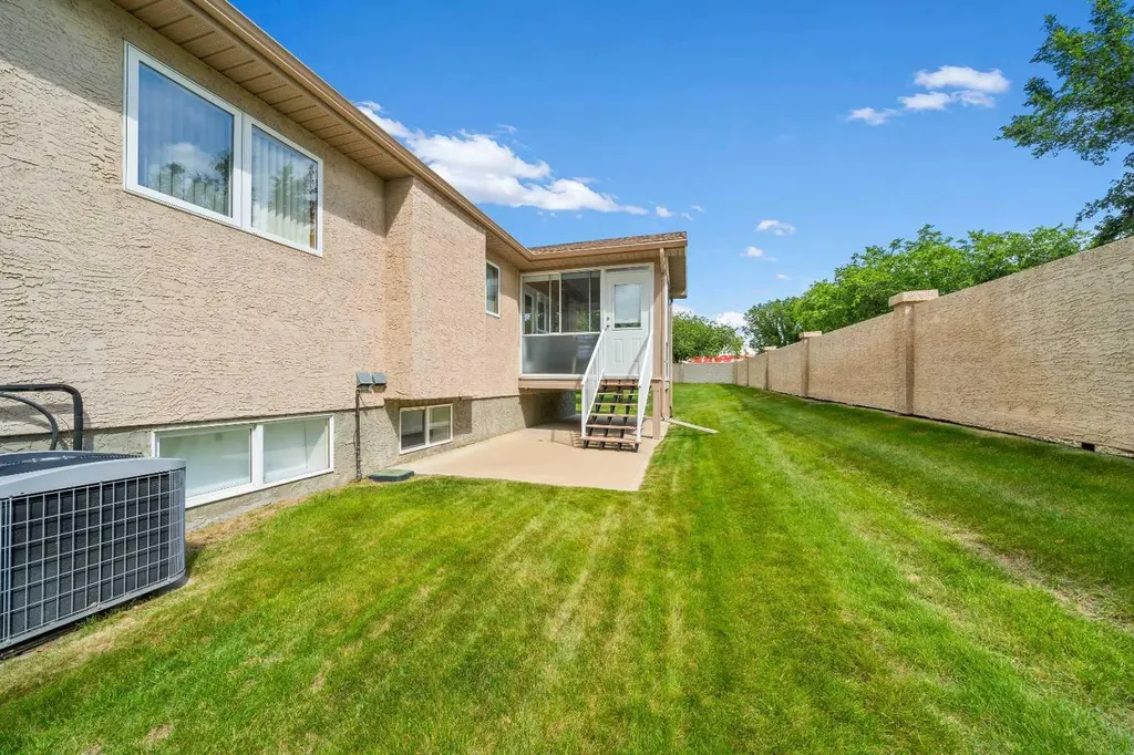 60 Sandstone Place Medicine Hat AB T1B 4R9