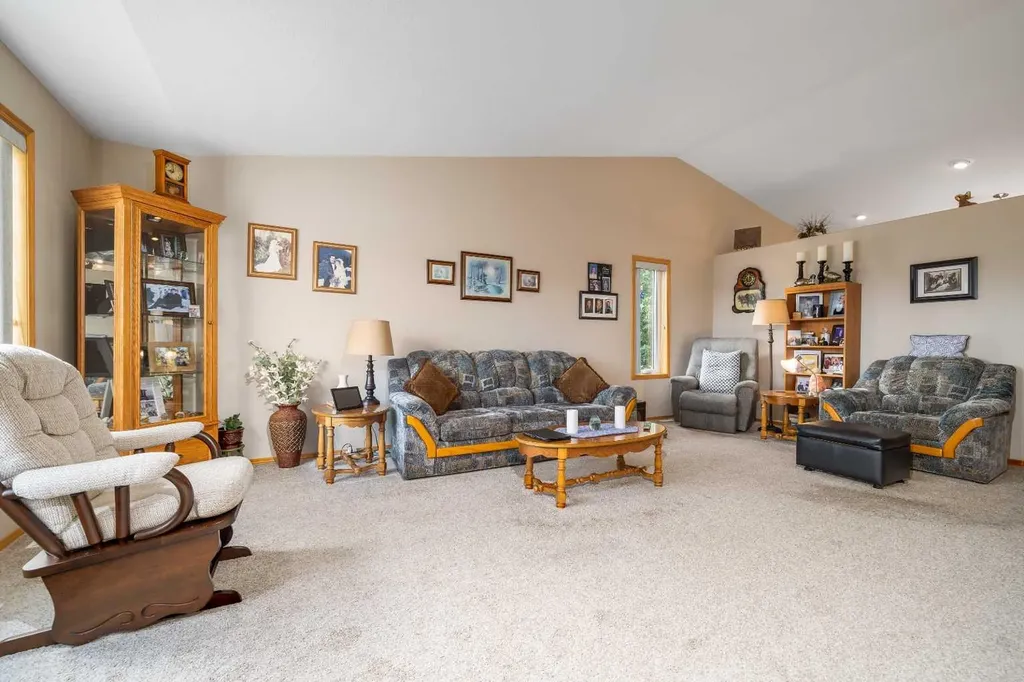60 Sandstone Place Medicine Hat AB T1B 4R9