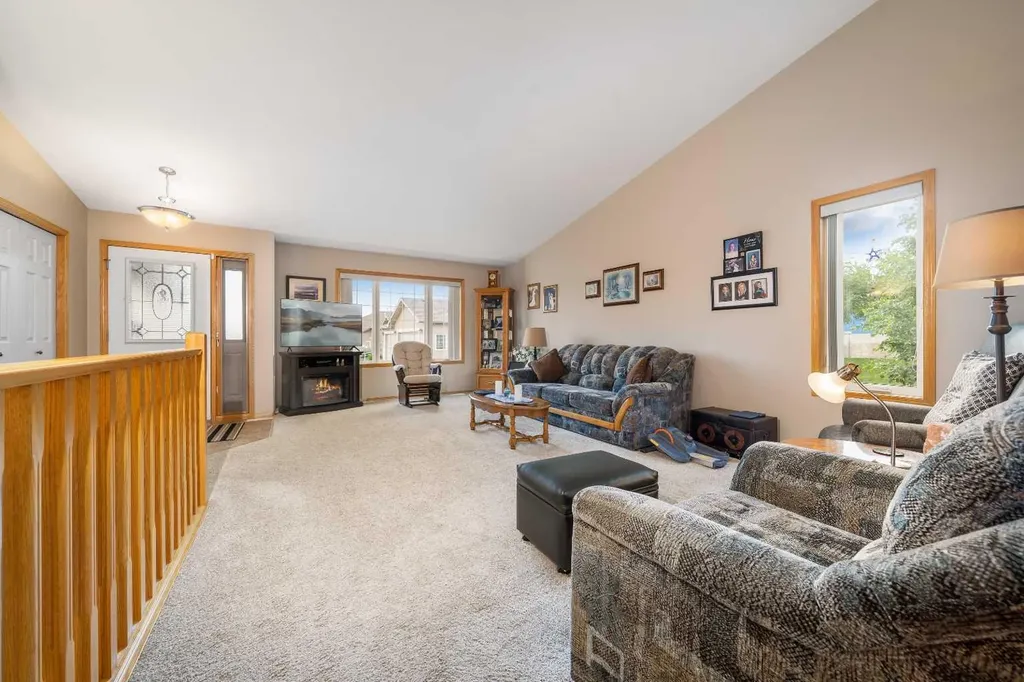 60 Sandstone Place Medicine Hat AB T1B 4R9