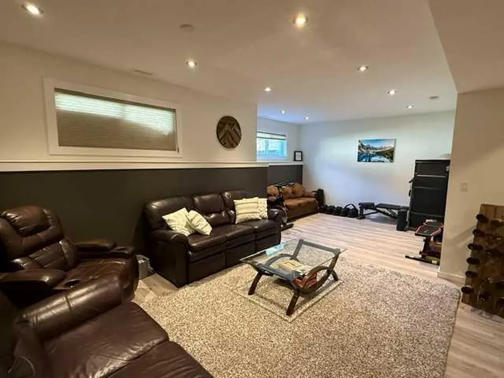 148 10 Avenue SE Drumheller AB T0J 0Y6
