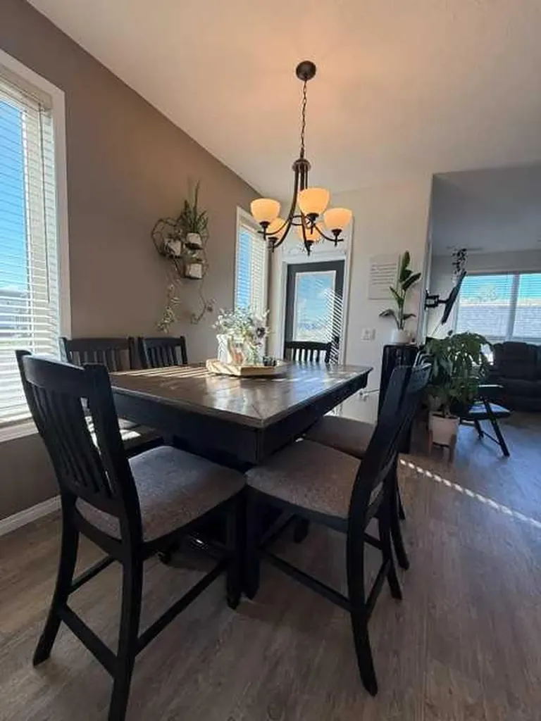 148 10 Avenue SE Drumheller AB T0J 0Y6