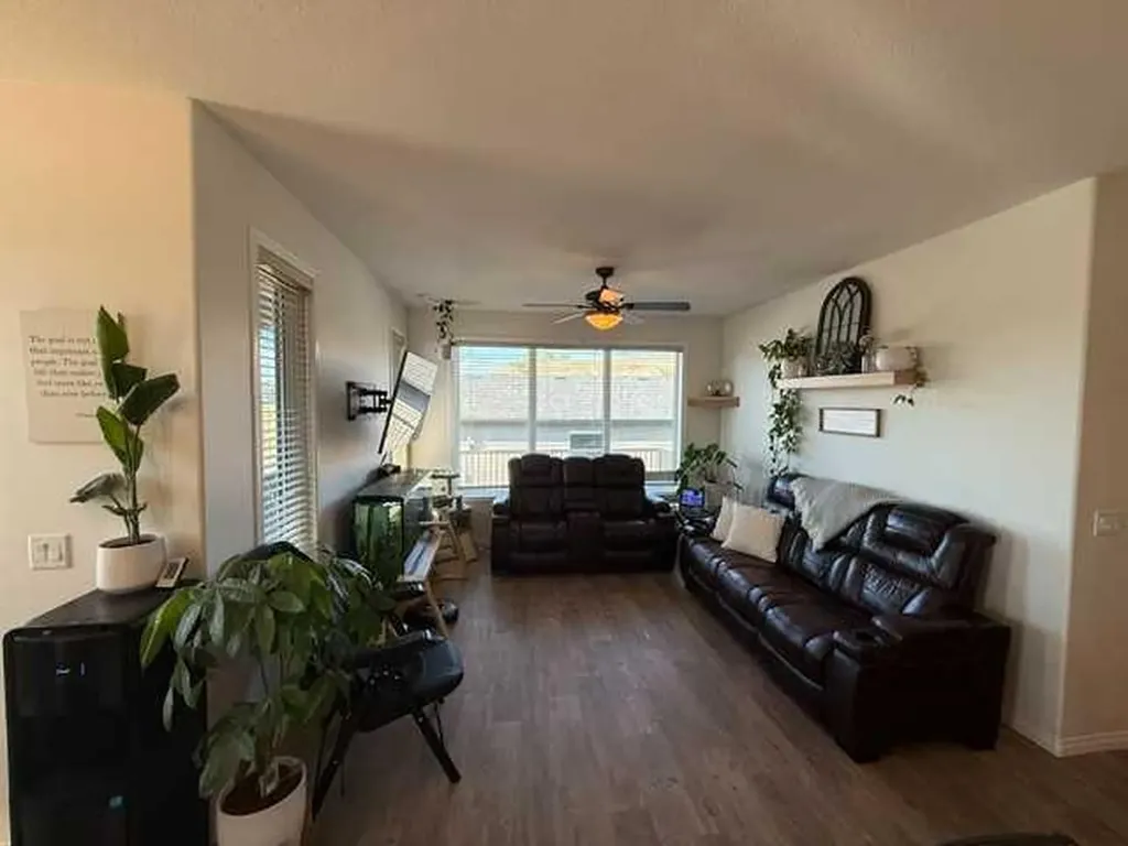 148 10 Avenue SE Drumheller AB T0J 0Y6