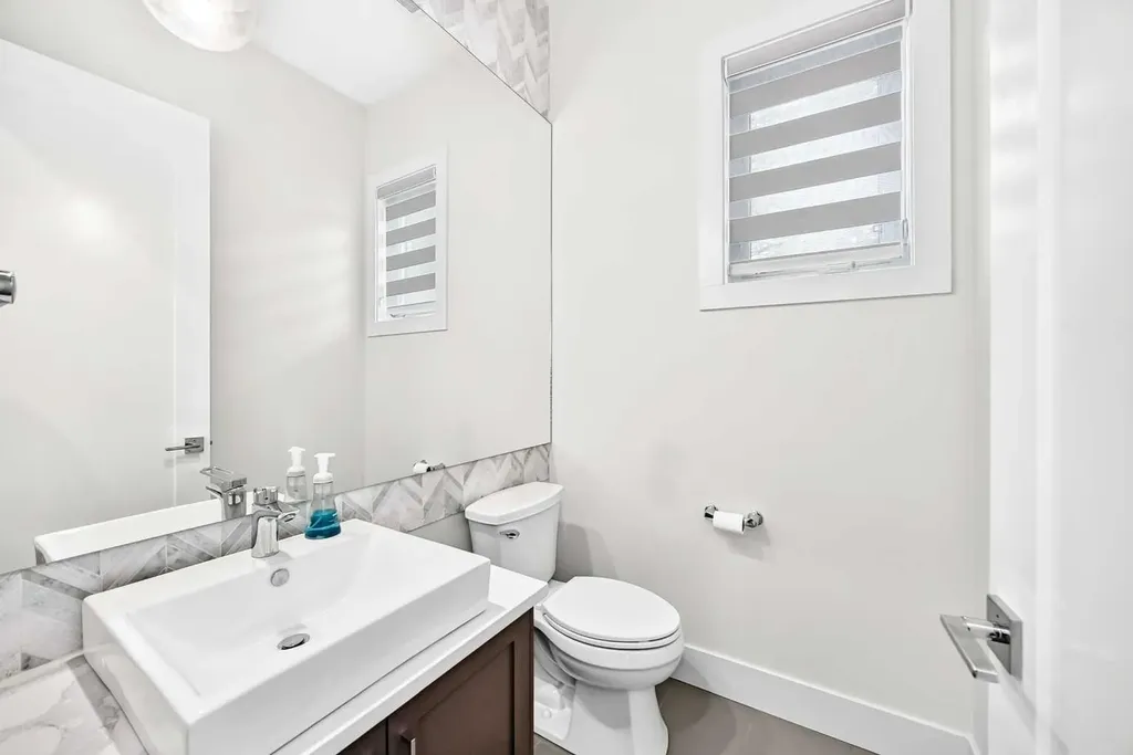 3490 7 Avenue NW Calgary AB T2N 1B7