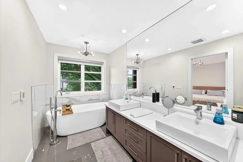 3490 7 Avenue NW Calgary AB T2N 1B7