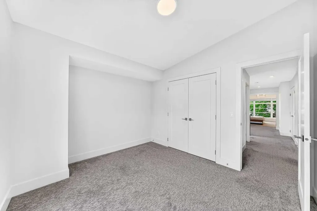 3490 7 Avenue NW Calgary AB T2N 1B7