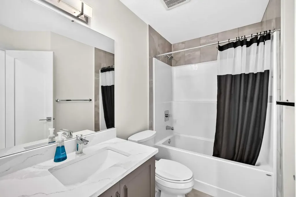3490 7 Avenue NW Calgary AB T2N 1B7