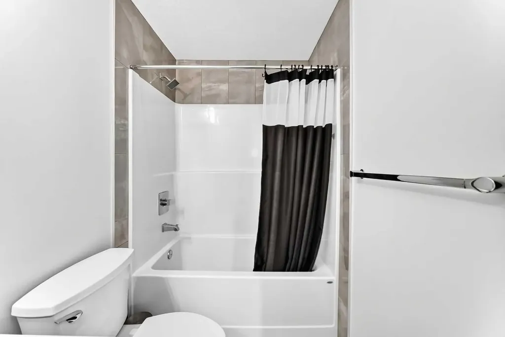 3490 7 Avenue NW Calgary AB T2N 1B7
