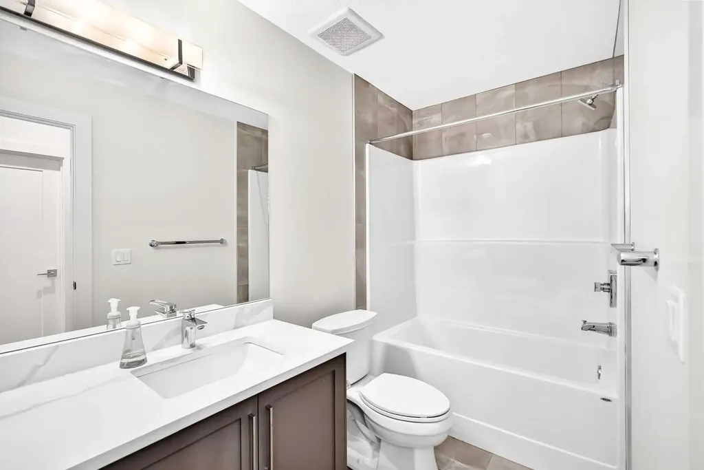 3490 7 Avenue NW Calgary AB T2N 1B7