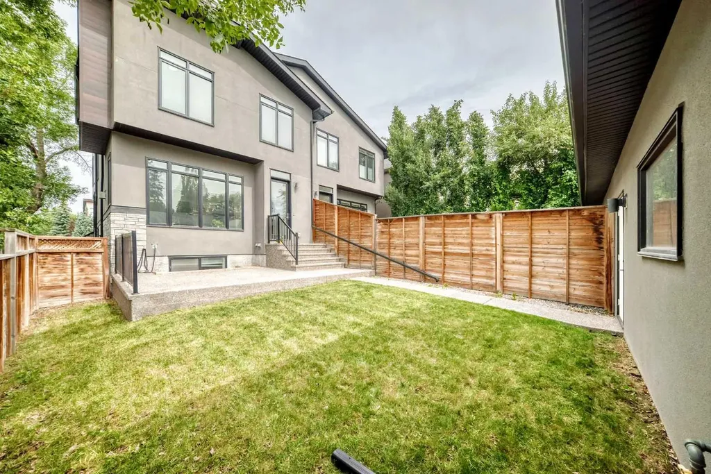 3490 7 Avenue NW Calgary AB T2N 1B7