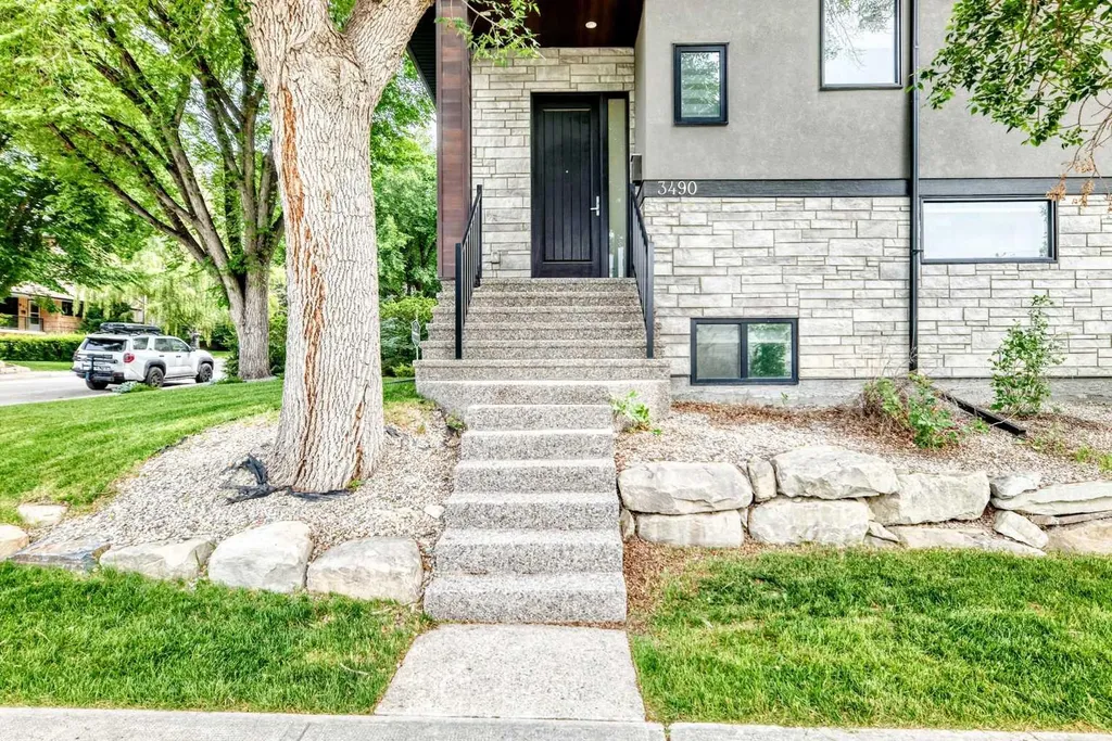 3490 7 Avenue NW Calgary AB T2N 1B7