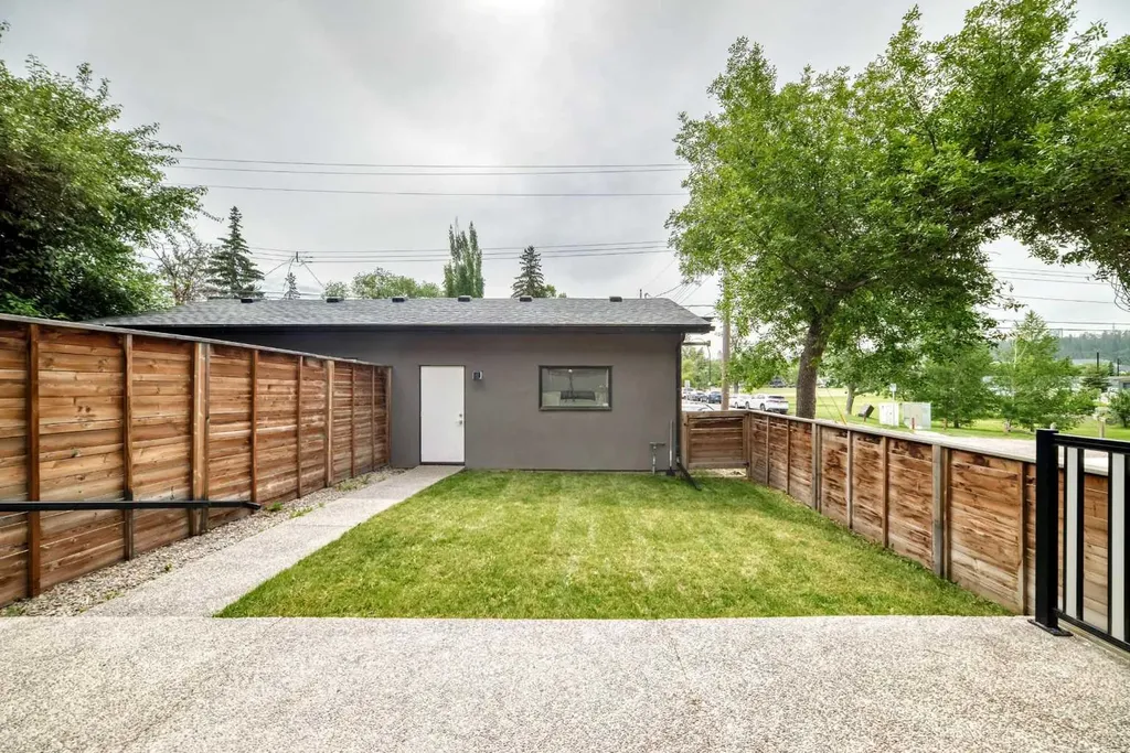 3490 7 Avenue NW Calgary AB T2N 1B7