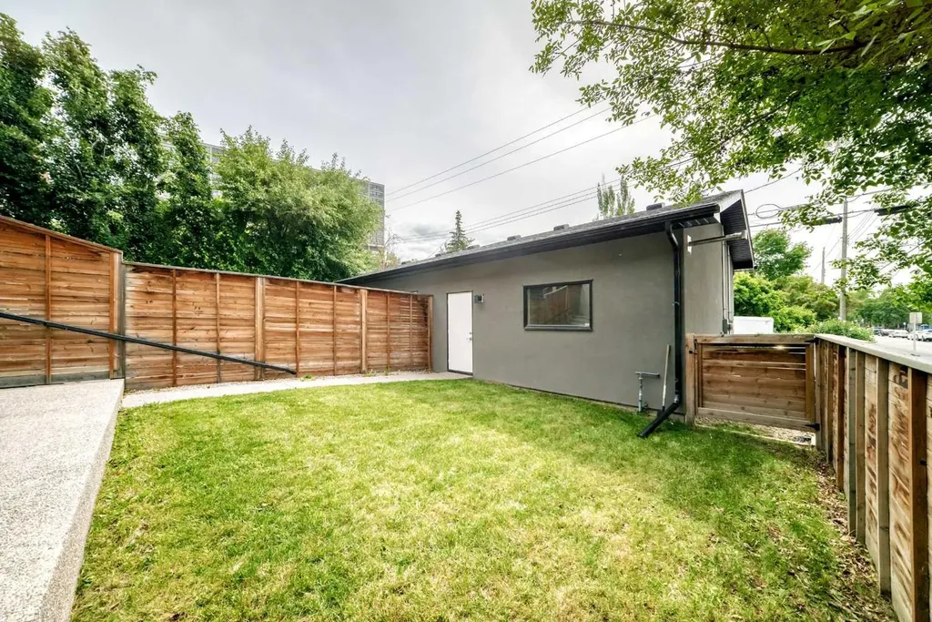 3490 7 Avenue NW Calgary AB T2N 1B7