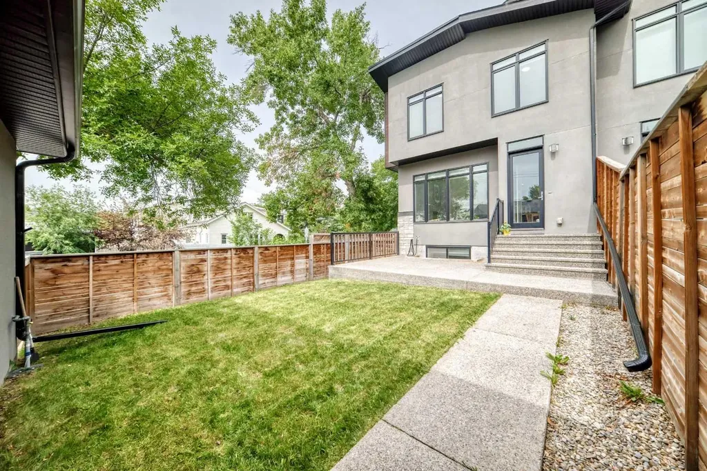 3490 7 Avenue NW Calgary AB T2N 1B7
