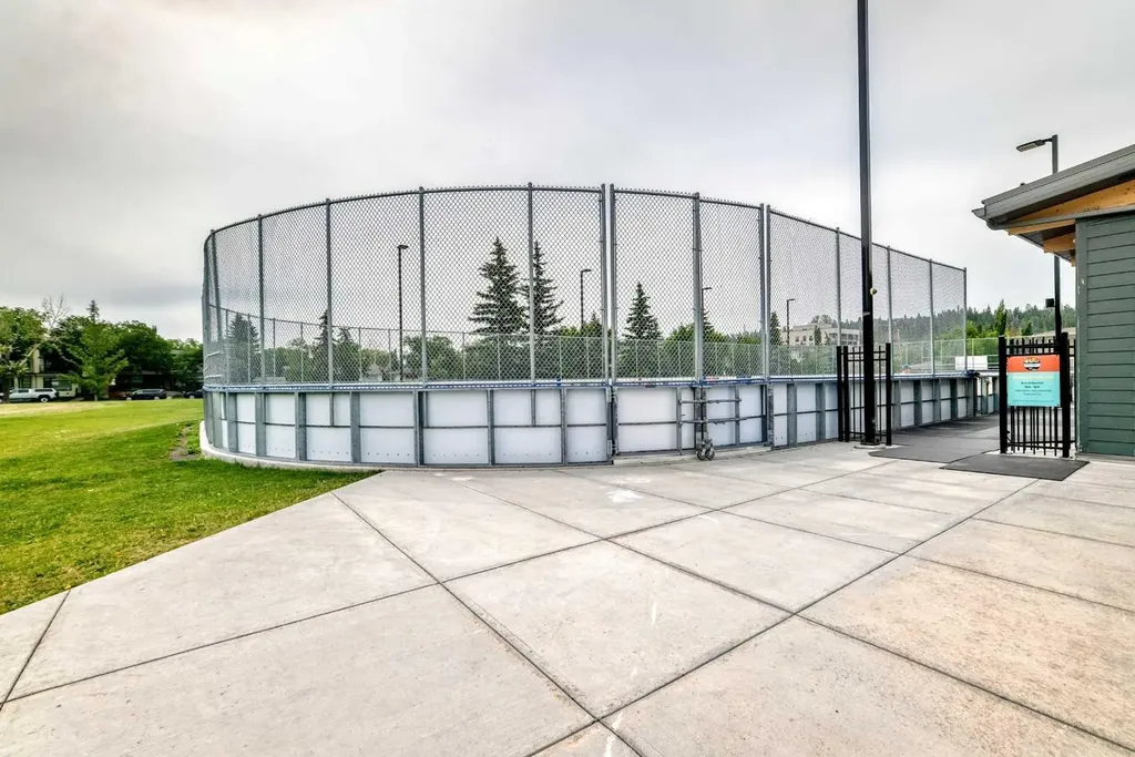 3490 7 Avenue NW Calgary AB T2N 1B7