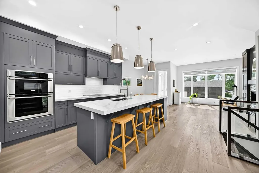 3490 7 Avenue NW Calgary AB T2N 1B7