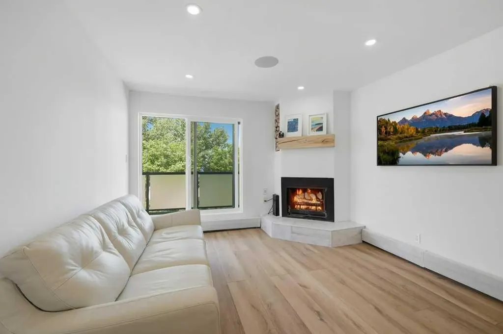 4415 Lakeshore Drive Sylvan Lake AB T4S 1C7