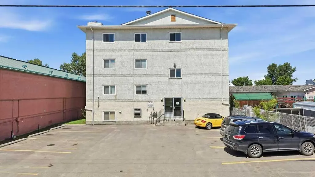 4415 Lakeshore Drive Sylvan Lake AB T4S 1C7