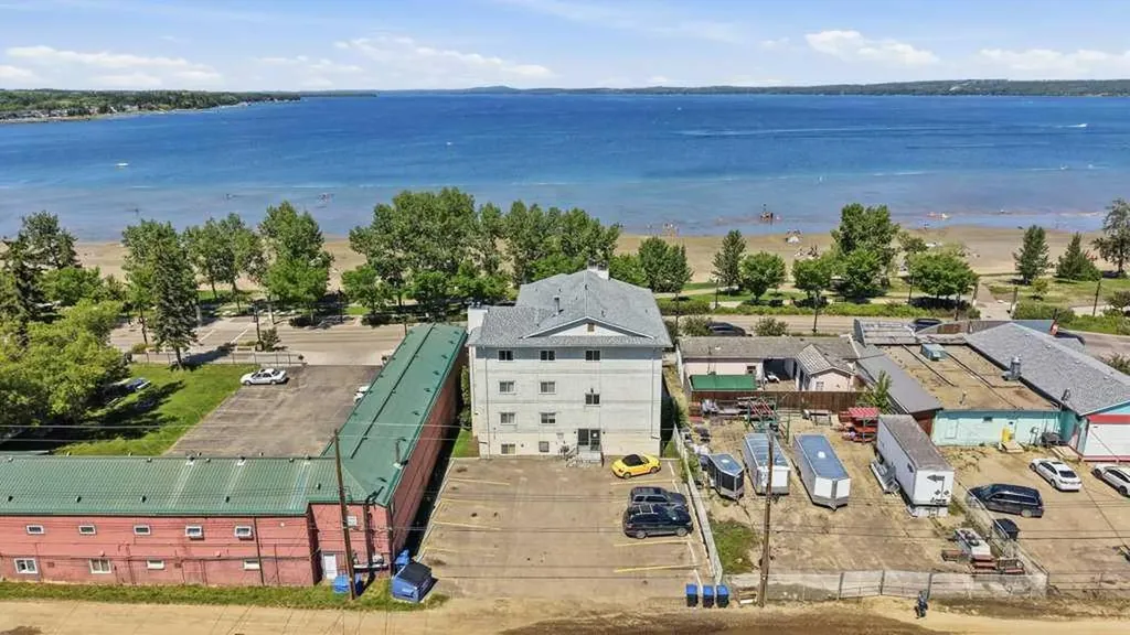 4415 Lakeshore Drive Sylvan Lake AB T4S 1C7